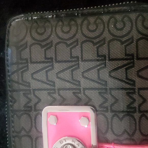 Marc By Marc Jacobs Patent Leather Wallet - Picture 8 of 12